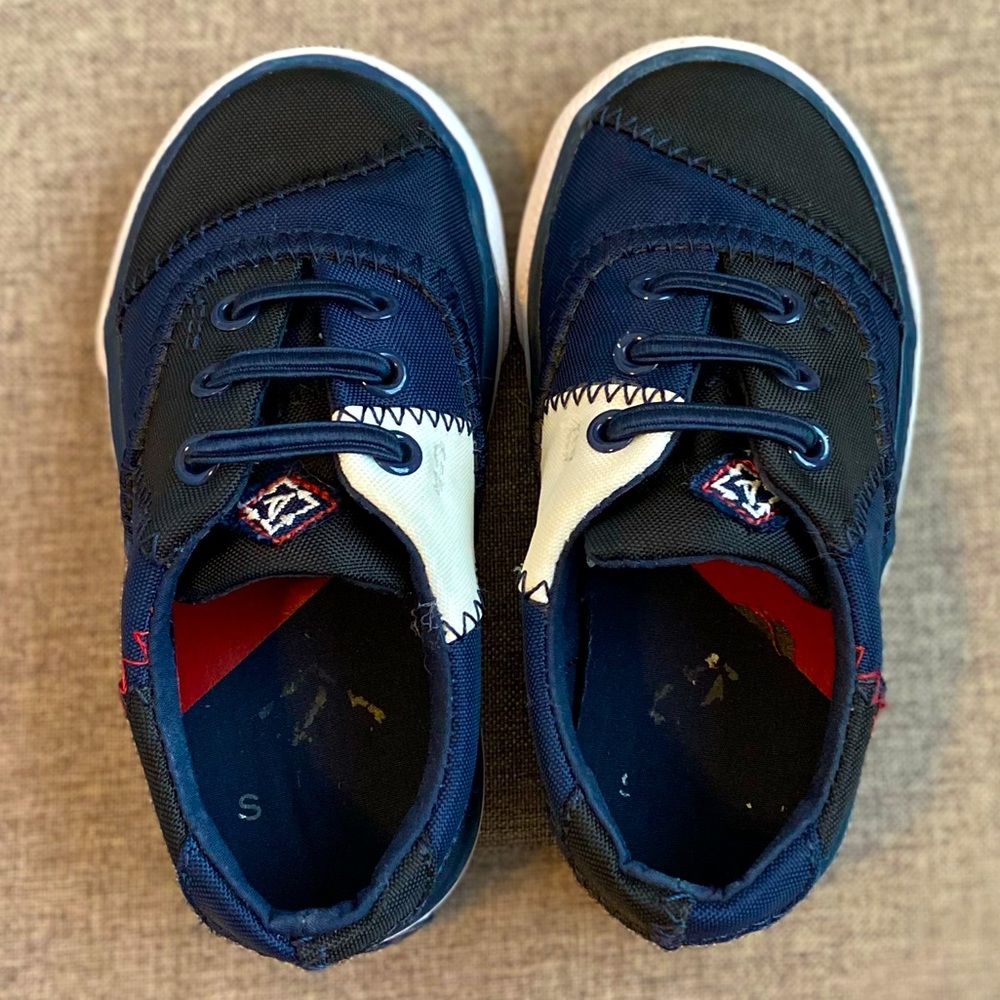 Toddler size 6M Sperry tennis shoes